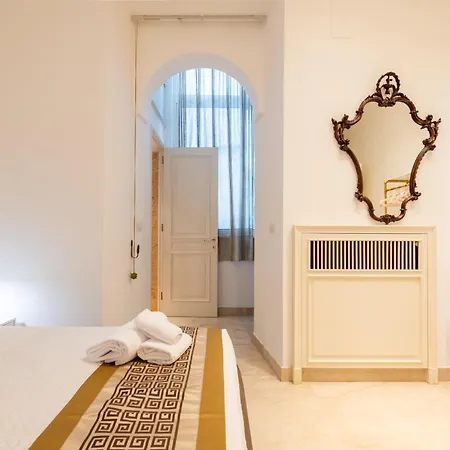 The One - Luxury Seaview With Piano דירה