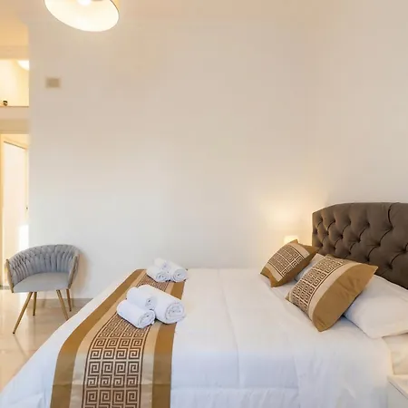 The One - Luxury Seaview With Piano Apartment